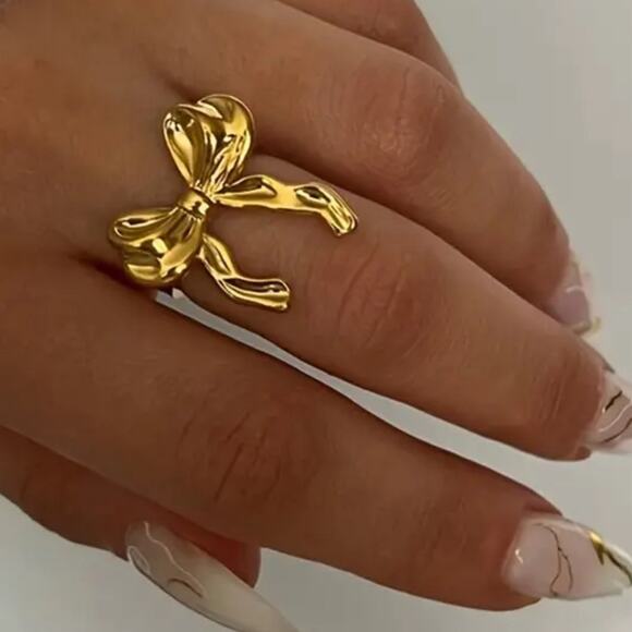 Gold Bow Ring - Picture 3 of 3